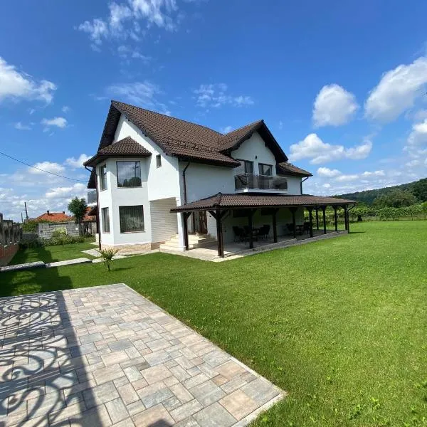 Alpine Grace Retreat, hotel em Novaci-Străini