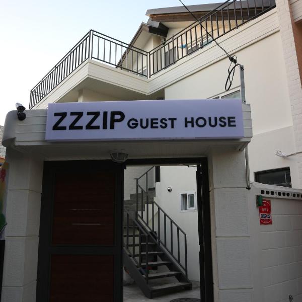 Zzzip Guesthouse in Hongdae, Soul