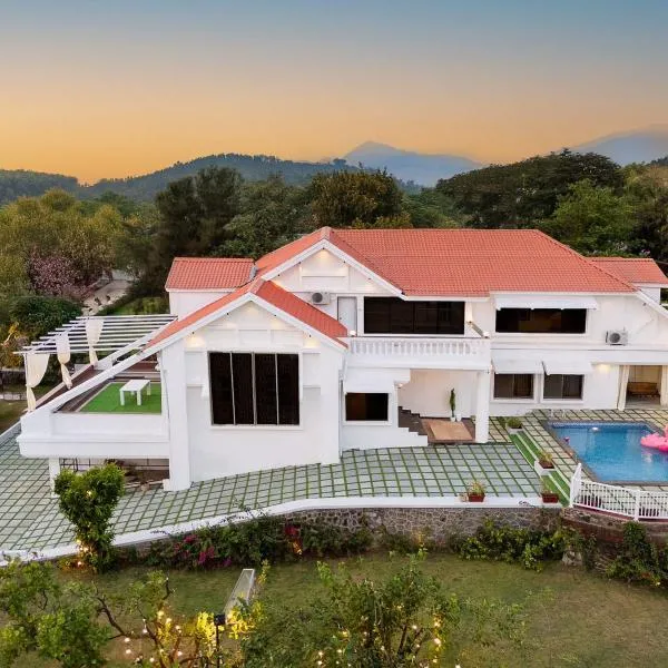 EKOSTAY Luxe - Noah Villa with Peddle Court & Sunset View, Hotel in Lonavla