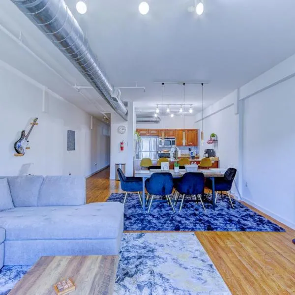 The Stallion #301 - Walk to attractions, Modern Luxe Loft in Downtown Memphis with free covered gated parking, hotel din Memphis