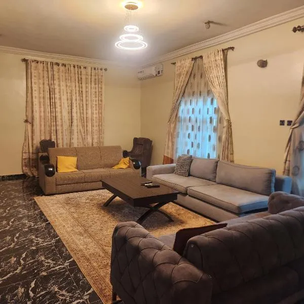 Afiraiserviceapartment, отель в Кадуне