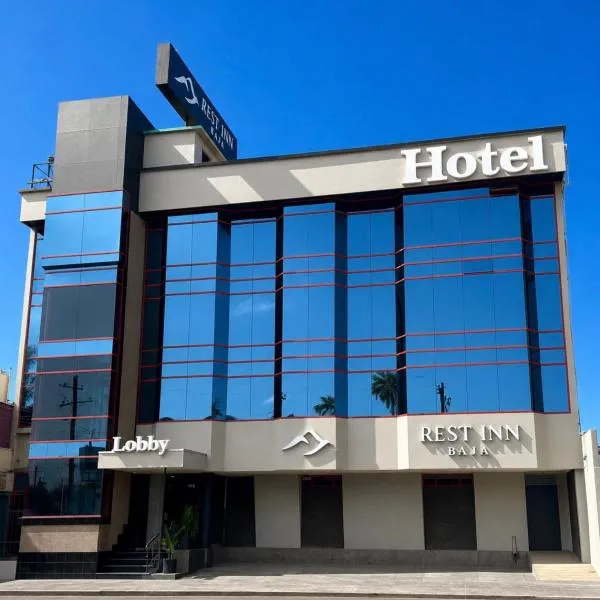 Rest Inn Baja,恩塞納達港的飯店