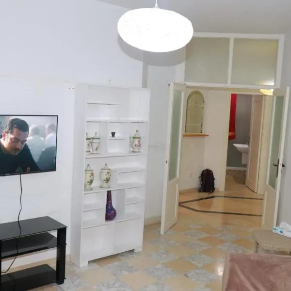 Appart ennasr monoprix, hotel sa Ariana