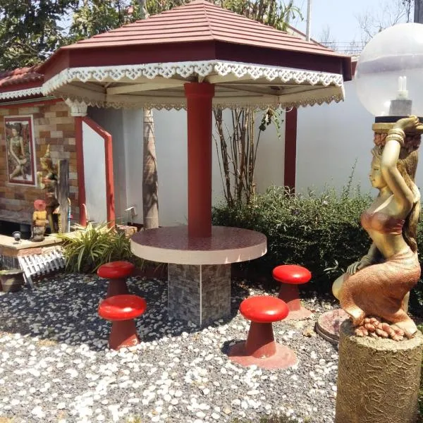 Rerawadi Resort, hotel in Khun Han