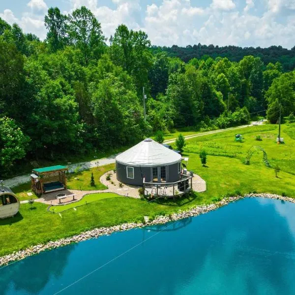 Secluded Waterfront Yurt with Wood-Fired Sauna near French Lick, готель у місті Фоенч-Лік
