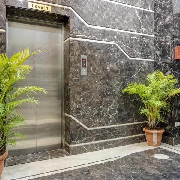 Super Townhouse OAK Regal Inn Near Sant Tukaram Nagar Metro Station, hotel v destinácii Pune