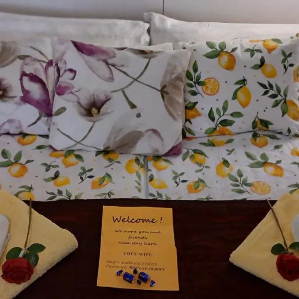 FAMILY DELUXE - SLEEP WELL! Very quiet night - Queensize good quality twinbed and second bedroom 2 single beds- Spacious 60m2 - supermarket Prisma and restaurang only 200m - ski rental and trail - tea and coffee - towels, hotel di Savonlinna