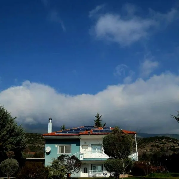 Eden House، فندق في سيريس