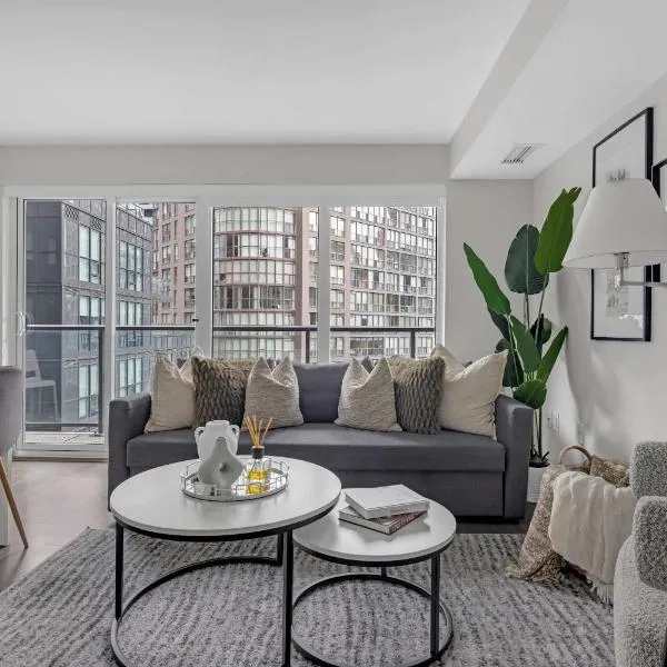 Financial District 2BR Condo 55 TV Free Parking – hotel w mieście Toronto