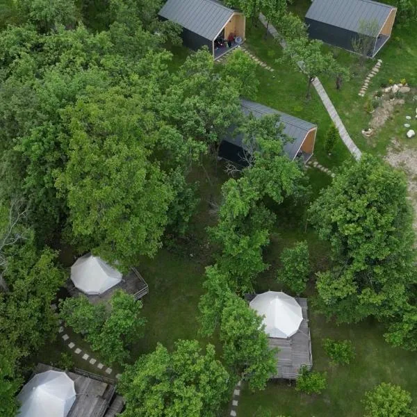 Tinutul Luanei Glamping Resort, hotel v destinácii Bozioru