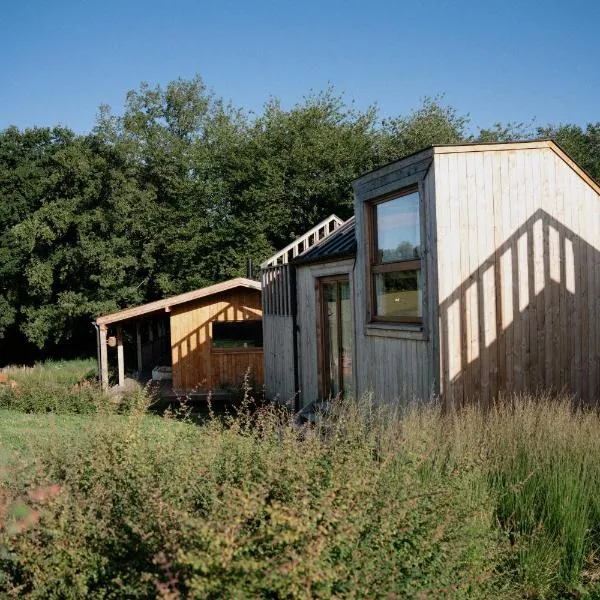 Les Cabanes Champêtres - Le Domaine des Trois Tilleuls، فندق في Villers-la-Ville