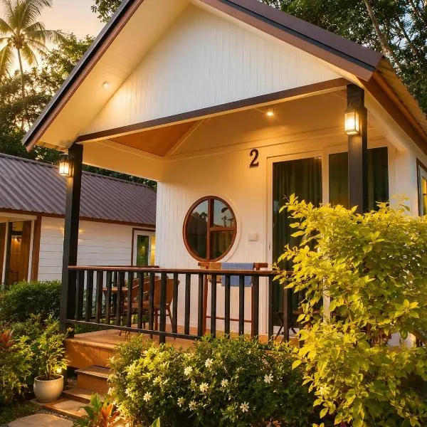 The white resort & restaurant koh yao yai โรงแรมในBan Khlong Hia