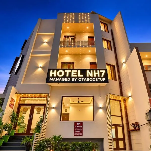 Hotel NH7 Zirakpur Bus stand, hotel em Zirakpur