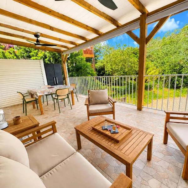 L'escapade Ludique, T2 cosy avec terrasse, ξενοδοχείο σε Quartier Morne la Valeur
