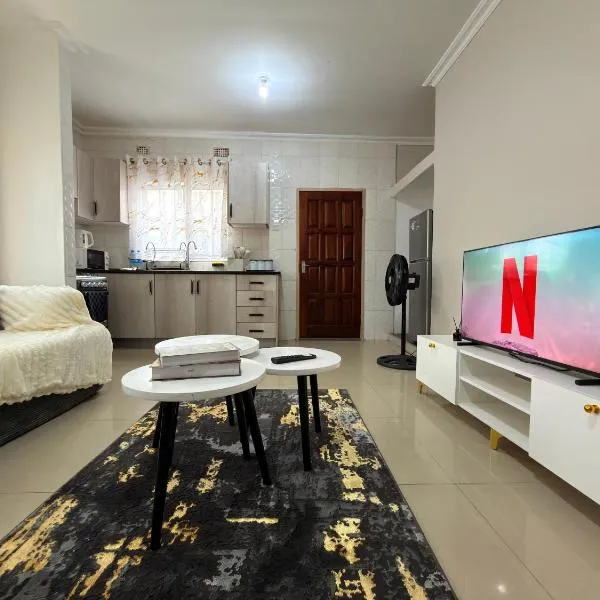 Chakamucha Apartments Cozy 1BR Apartment with Starlink and free parking، فندق في لوساكا