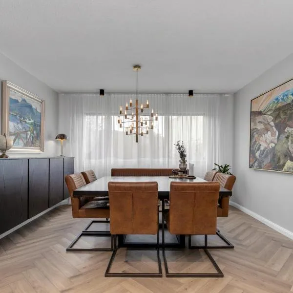 A modern and stylish furnished house in Reykjavík, hotel in Reykjavík