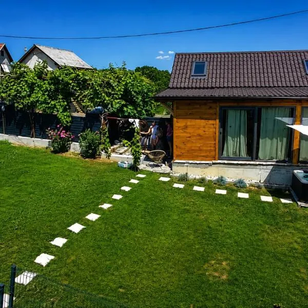 Cozy Chalet LuMa - with vineyards and hills view, hotel u gradu Gorušenjak