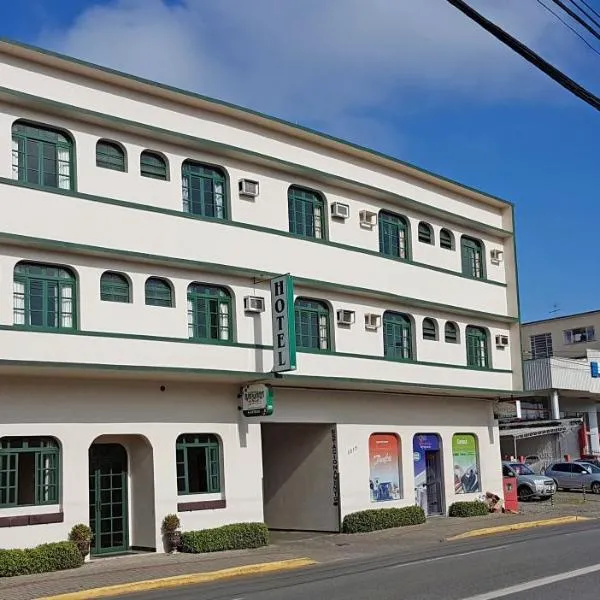 Hotel Bavarium, hotell i Joinville