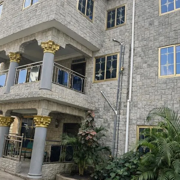 Fofana Luxury Suites, отель в городе Sotuom