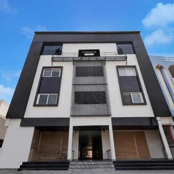 Super Townhouse Kurnool Bus Terminal Formerly Hotel Lakshmi Pride, hotelli kohteessa Kurnool
