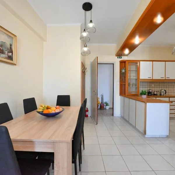 Anna Tinos: Tinos şehrinde bir otel
