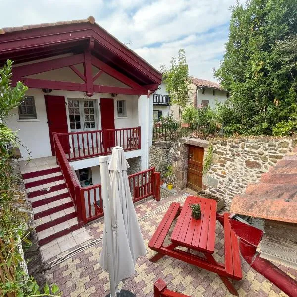 Gîte Azkorria, hotel i Saint-Jean-Pied-de-Port