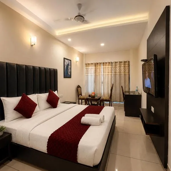 JB Residency Hotel & Banquets !! Top Rated Family Hotel in Chandigarh Tricity, hotel em Chandīgarh