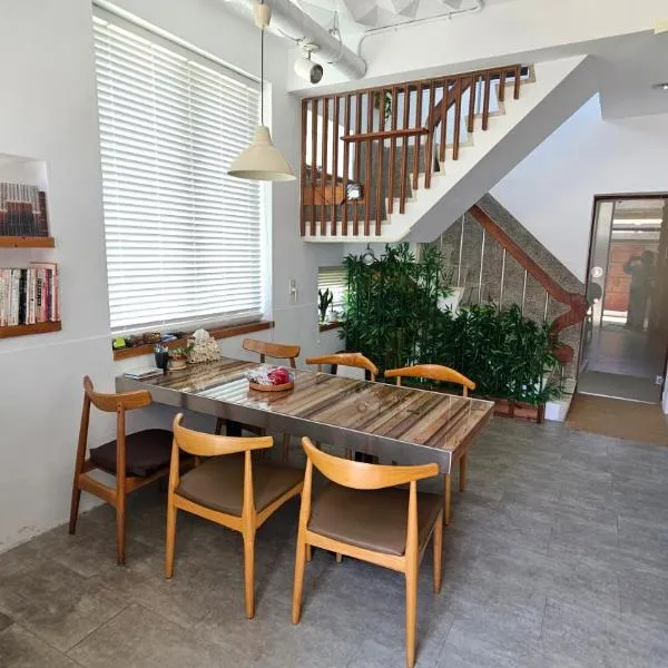 八月安平旅店, hotel Tajnanban