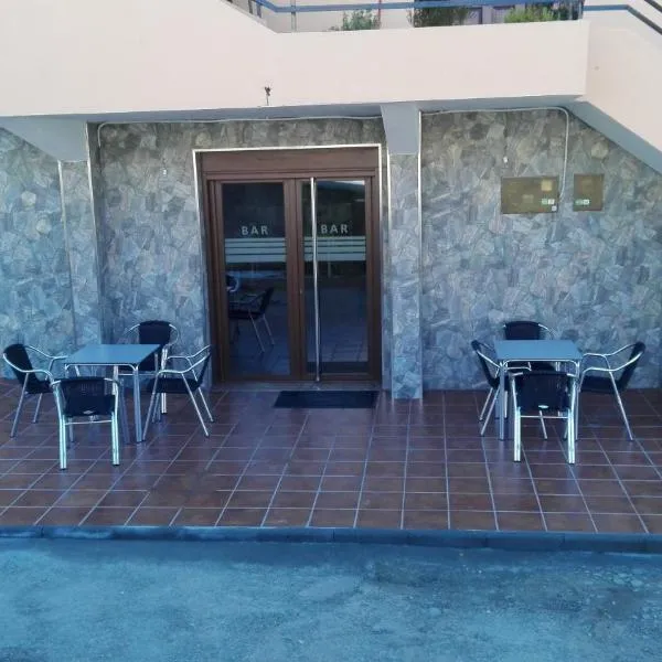 Hostal Nuevo Alonso, hotel u gradu 'Bembribe'