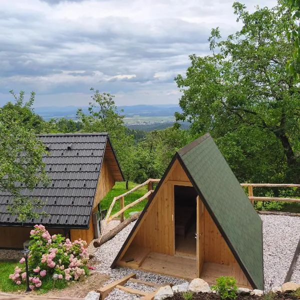 Pr' Končovc - wooden tent، فندق في كراني