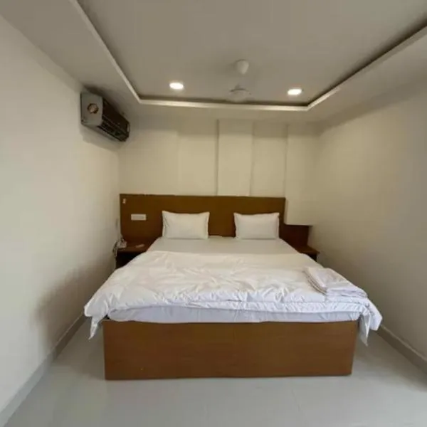 FabHotel MV Luxury Rooms, hotell i Hyderabad