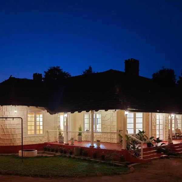 The Hundred House - Colonial Bungalow- Wayanad, hotel di Ambalavayal