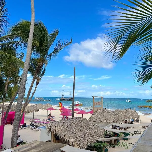 PALM BREEZE VILLAS and SUITES at LOS CORALES, ξενοδοχείο στην Πούντα Κάνα