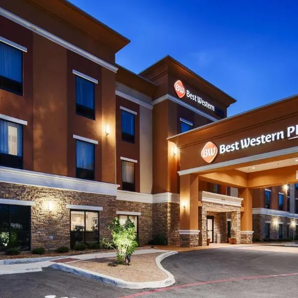 Best Western Plus Elmendorf Hotel San Antonio Hotel, hotel in Elmendorf