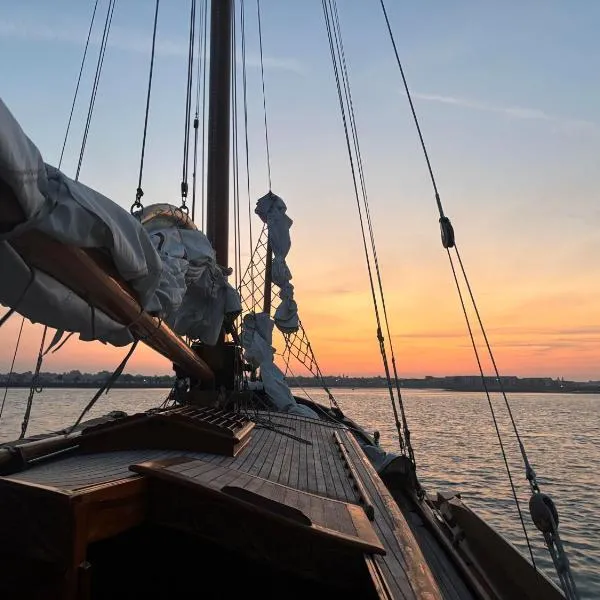 Argovia Dutch Barge، فندق في برايتلينكسى