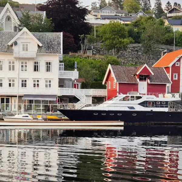 Boat Included, Waterfront Villa, Bergen、Lindåsのホテル