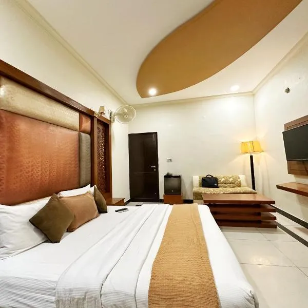 The Grand Hotel Multan,位于木尔坦的酒店