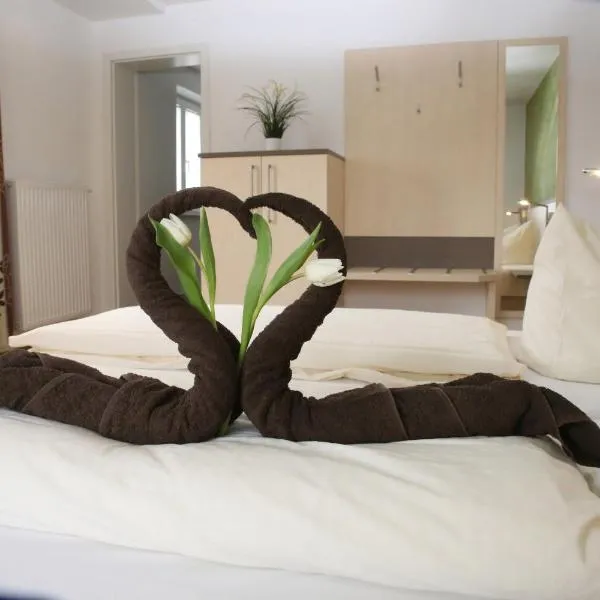 Goldener Schlüssel mit Gästehaus Sina, hotel en Nördlingen