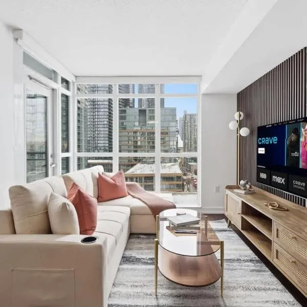 Sleek 2BR Waterfront Condo Perfect City Getaway,多倫多的飯店