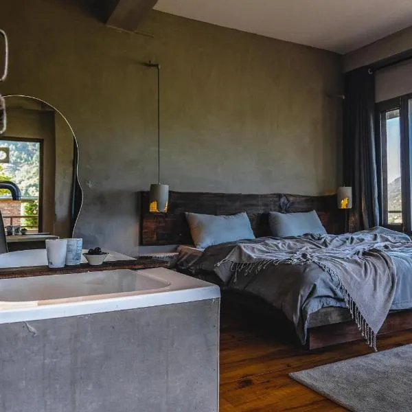 Viesnīca THHPSOCIETY - Exstacy stays & cafe - Your Romantic & Cozy Getaway - Mountain view , Hot tub , Parking - MUKTESHWAR pilsētā Muktešvāra