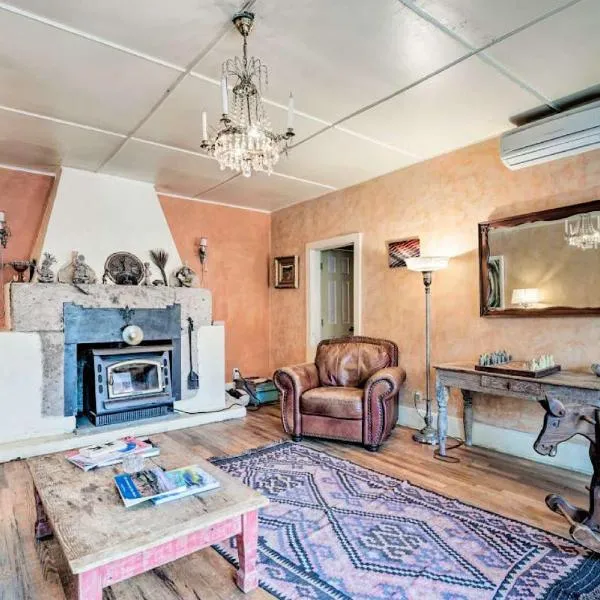 Taos Goji Farm & Eco-Lodge Retreat, hotel in Arroyo Seco
