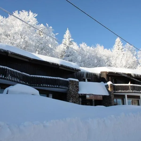 Chalet Hotel Les Marmottes 2 étoiles NN，位于Montferrier的酒店