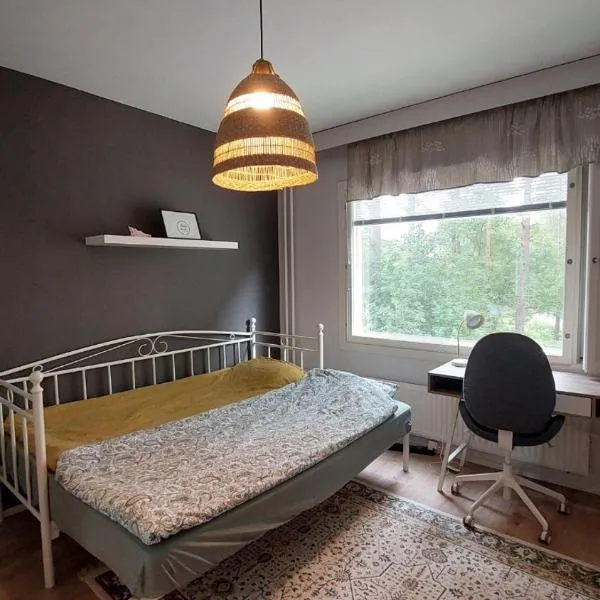 Private Room in Host-Occupied Apartment, hotel Turkuban