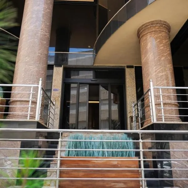 Attawfeek Plaza, hotel en Trípoli