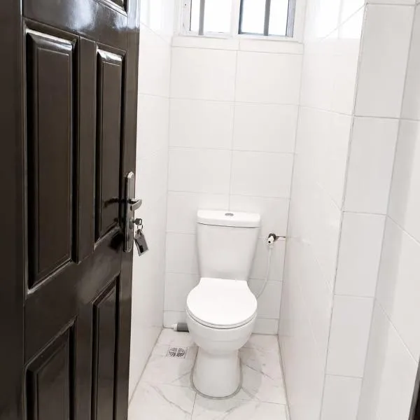 Aaron Obibi Court, hotel di Owerri