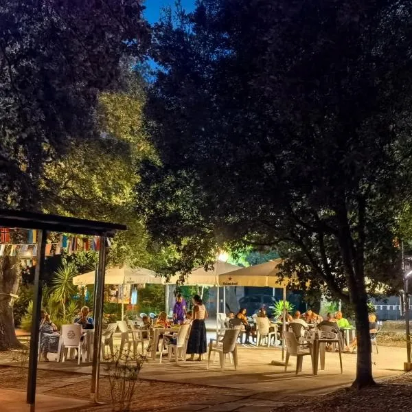 Nuraghe Ruiu Camping & Bungalow, hotel em Norbello