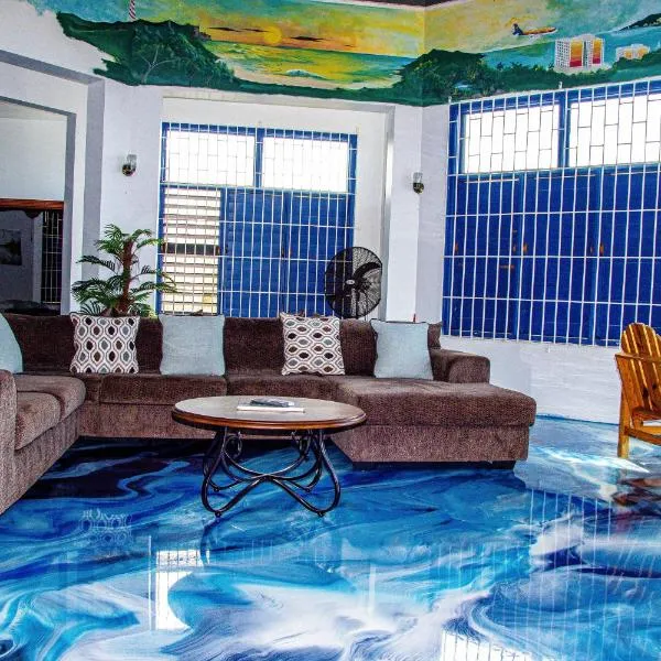 Sunshine Lodge: Your home away from home，蒙特哥貝的飯店