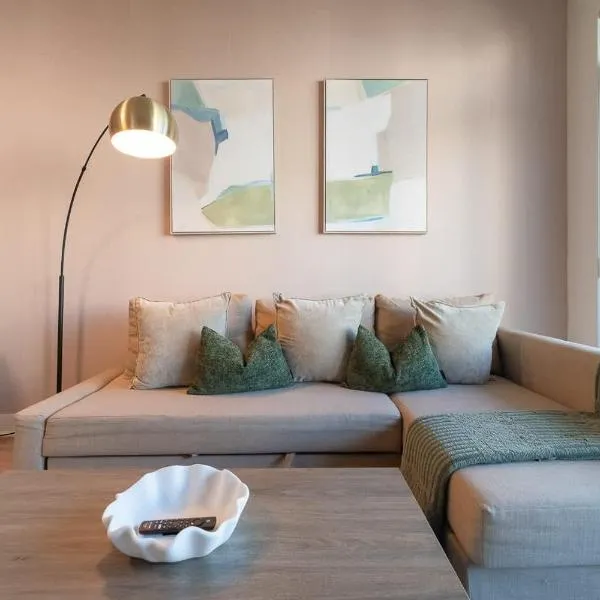 Elegant 2BR Condo in Prime Downtown Location, hôtel à Toronto