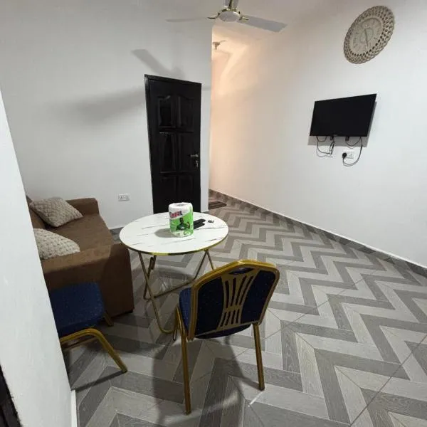 Holms Residence, hotel u gradu Akra