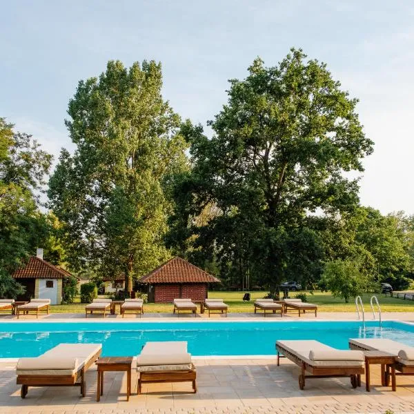Izletište Ružić – hotel w mieście Mrčajevci